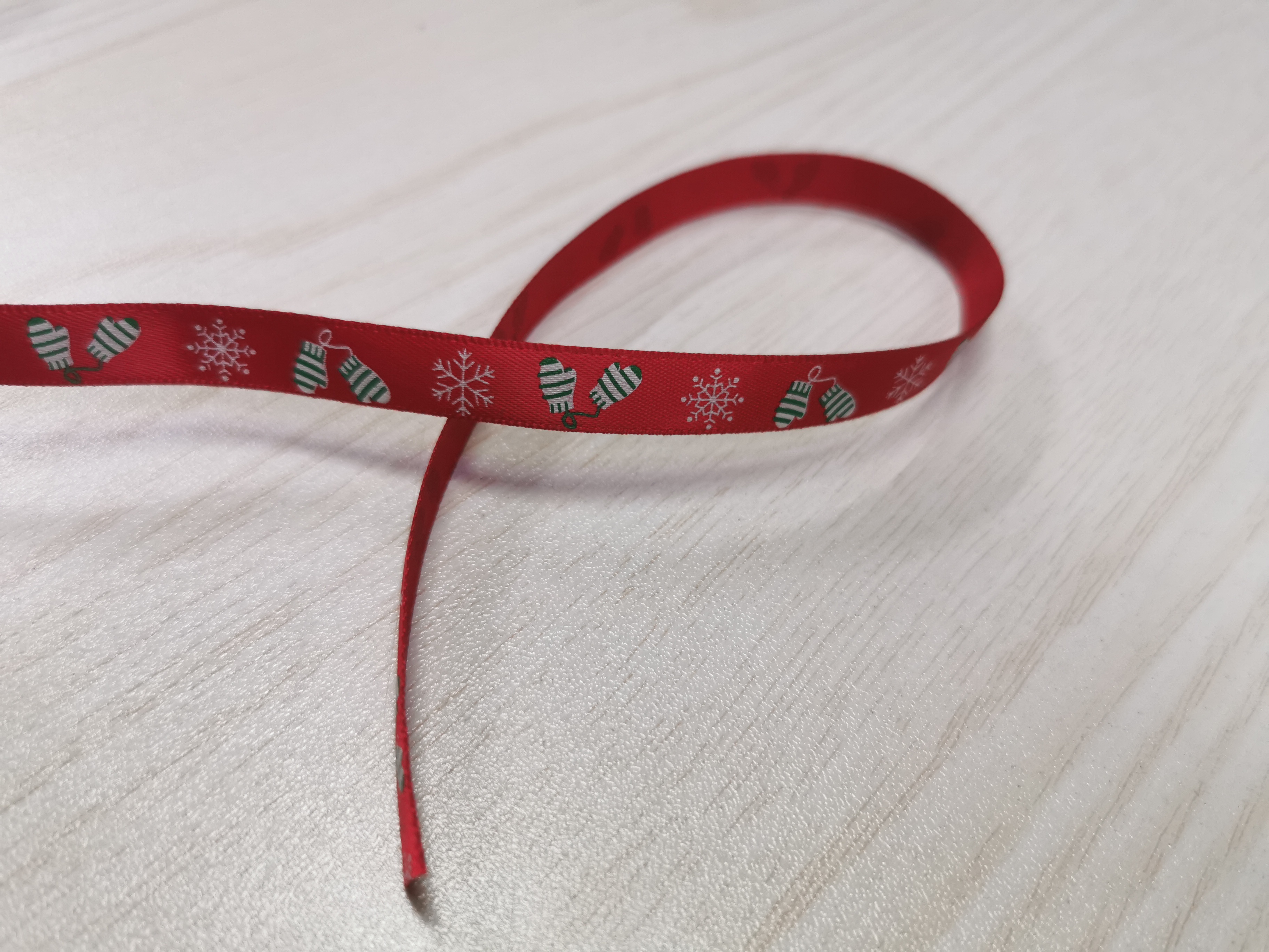 Best Selling 9 mm Red Satin Ribbon Christmas Printed Ribbon Roll  Custom Design Festival Ribbons
